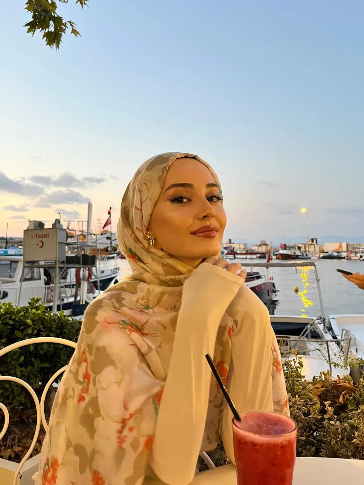 Esra - Arnavutköy Escort